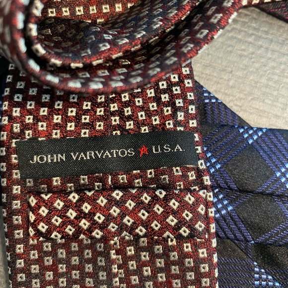 Beautiful bundle of Varvatos narrow new ties never worn. Stunning workmanship. - Picture 10 of 12